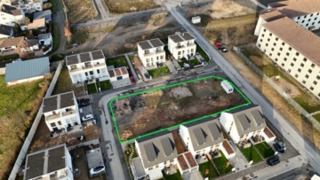 DIETZ: 6 Reihenhausgrundstücke mit Baugenehmigungen im neuen Babenhäuser Wohnquartier Kaisergärten! - Luftbild (655136)