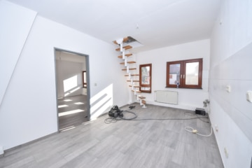 DIETZ: REDUZIERT! 2 Häuser auf einem Grundstück mit 3-4 Wohneinheiten inklusive Ausbaupotenzial! - Küche Maisonettewohnung (640024)