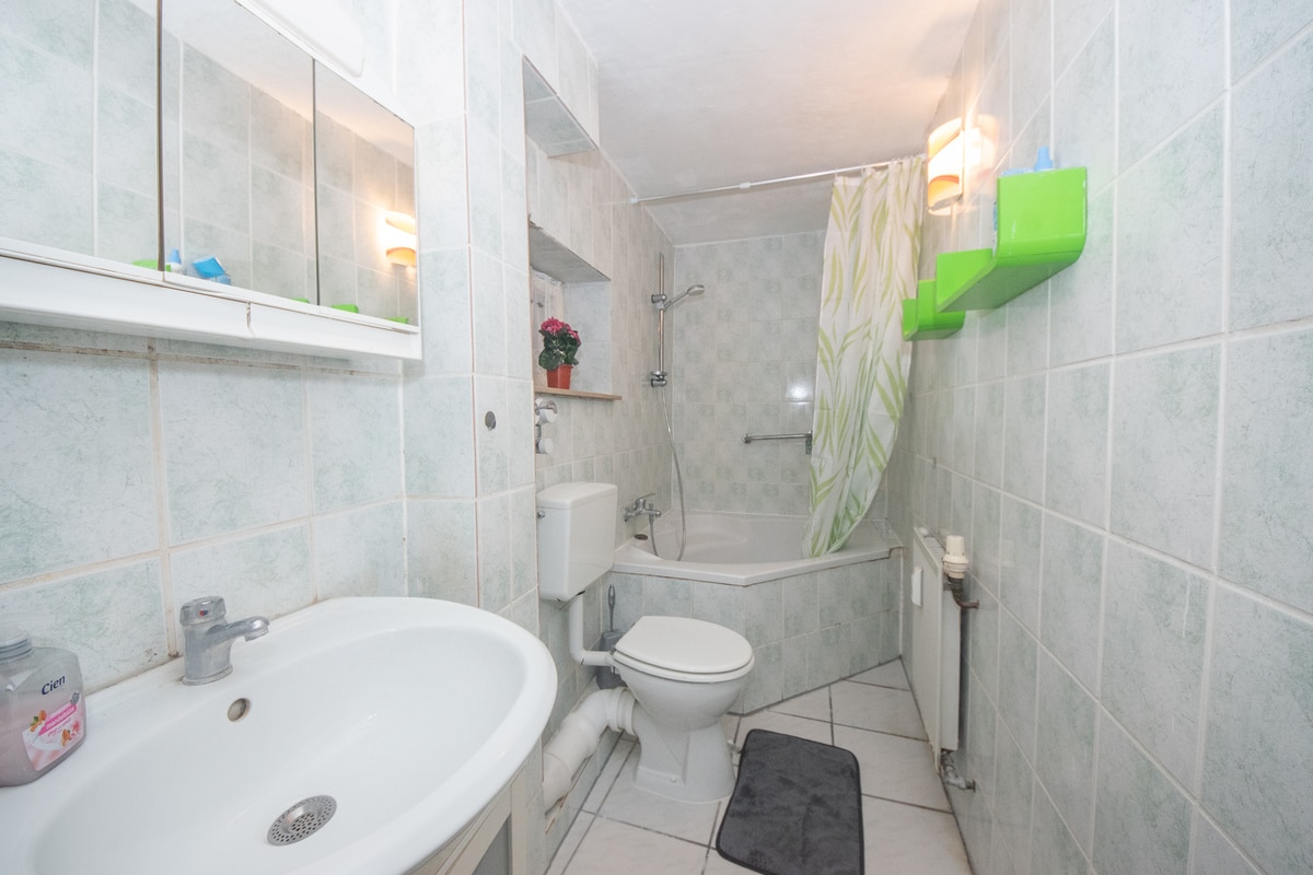 Badezimmer EG Vorderhaus