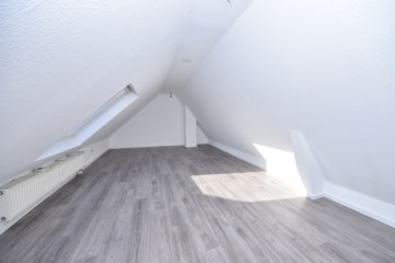 DIETZ: REDUZIERT! 2 Häuser auf einem Grundstück mit 3-4 Wohneinheiten inklusive Ausbaupotenzial! - Dachboden Maisonettewohnung (640027)