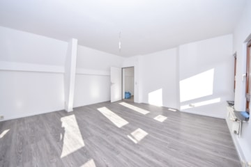 DIETZ: REDUZIERT! 2 Häuser auf einem Grundstück mit 3-4 Wohneinheiten inklusive Ausbaupotenzial! - Helles Wohnzimmer Maisonettewohnung (640022)