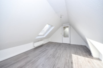 DIETZ: REDUZIERT! 2 Häuser auf einem Grundstück mit 3-4 Wohneinheiten inklusive Ausbaupotenzial! - Dachboden Maisonettewohnung (640030)