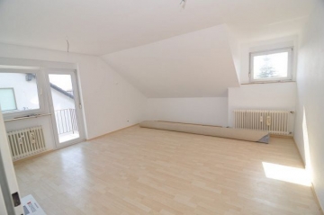 Elegant geschnittene 4 Zimmer Wohnung in begehrter  ruhigen Lage.  (Mit SÜD-OST Balkon), 64839 Münster, Dachgeschosswohnung