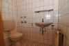 **VERMIETET**DIETZ: Renovierte 3 Zimmer Wohnung mit Balkon, Stellplatz  und Gäste-WC in Nieder-Roden!!! - Gäste-WC