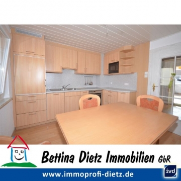 **VERMIETET**DIETZ: Fast wie im eigenen Haus! Neu renovierte 4 Zimmerwohnung mit großer Dachterrasse! – 1.OG, 64850 Schaafheim, Etagenwohnung