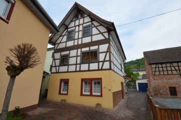 **VERMIETET**DIETZ: FAST wie ein eigenes Haus! 4 Zimmer Maisonette-Wohnung in Neustadt!, 64747 Breuberg, Maisonettewohnung