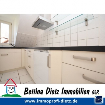 **VERMIETET**DIETZ: Vollständig renovierte 1 Zimmer-Wohnung mit neuer Einbauküche inmitten der Babenhäuser Kernstadt!!, 64832 Babenhausen, Etagenwohnung