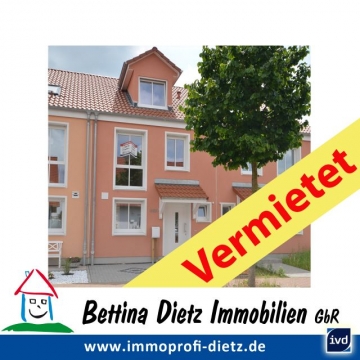 **VERMIETET**DIETZ: Niedrigenergie- Neubauhaus mit Terrasse – Garten – 2 PKW-Stellplätzen – Kindergarten nur 1 Minute Fußweg, 64807 Dieburg, Reihenmittelhaus