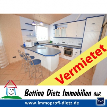 **VERMIETET**DIETZ: Sehr schöne Dachgeschosswohnung im 1. OG-2 Familienhaus-Einbauküche inkl.-Modernes Bad mit Wanne+Dusche, 64850 Schaafheim, Dachgeschosswohnung