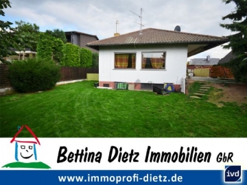 **VERMIETET**DIETZ: Barrierefreies Wohnen im freistehenden Bungalow mit Garage und tollem Garten! Tiere willkommen!, 64839 Münster, Einfamilienhaus