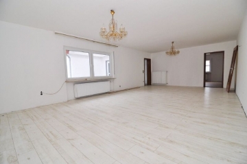 **VERMIETET**DIETZ: Hier ist PLATZ! Haus im Haus! Modernisierte 4 Zimmerwohnung mit separatem Eingang, Loggia…, 64850 Schaafheim, Etagenwohnung