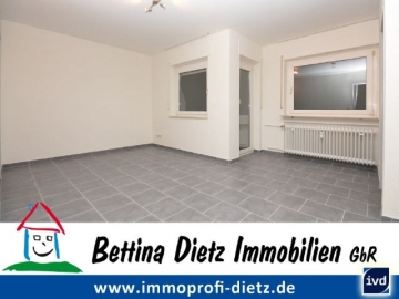 **VERMIETET**DIETZ: Sanierte 1 Zimmerwohnung mit optionaler Einbauküche – KFZ-Stellplatz inklusive – SÜD-WEST-BALKON – Wannenbadezimmer, 64807 Dieburg, Etagenwohnung