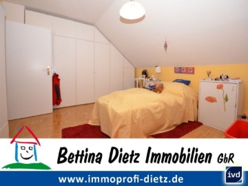 **VERMIETET**DIETZ: Günstig und Gut! Nur 80,-EUR NK ! Balkon – Gäste-WC – Badewanne+Dusche im 3 Familienhaus – Randlage von Dieburg!, 64807 Dieburg, Dachgeschosswohnung