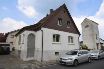 **VERMIETET**DIETZ: IHR neues Zuhause – Modernisiertes Einfamilienhaus mit 2 Bäder – überdachte Terrasse und Vollkeller, 63322 Rödermark, Einfamilienhaus