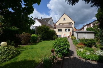 **VERMIETET**DIETZ: 1-2 Familienhaus in Urberach – modernisiert!, 63322 Rödermark, Zweifamilienhaus