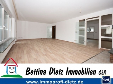 **VERMIETET**DIETZ: ERSTBEZUG n. Sanierung 4,5 Zi-Wohnung mit Blick und direkten Zugang zum eigenen Garten!, 64807 Dieburg, Terrassenwohnung