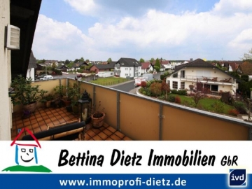 **VERMIETET**DIETZ: Halbe Courtage Schöne 2 Zimmer Dachgeschosswohnung PKW-Stellplatz und Balkon, 64832 Babenhausen, Dachgeschosswohnung