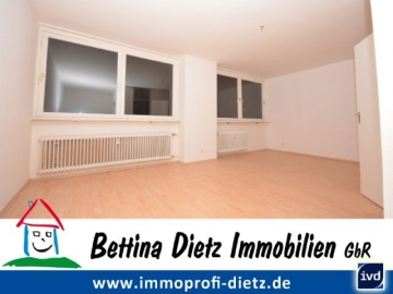 **VERMIETET**DIETZ: Komplett renovierte 1 Zimmerwohnung mit neuer Einbauküche – PKW-Stellplatz, 63110 Rodgau, Etagenwohnung