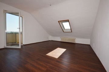 DIETZ: 3,5 Zimmerwohnung in Dieburg Badewanne – PKW-Stellplatz – SonnenBalkon, 64807 Dieburg, Dachgeschosswohnung