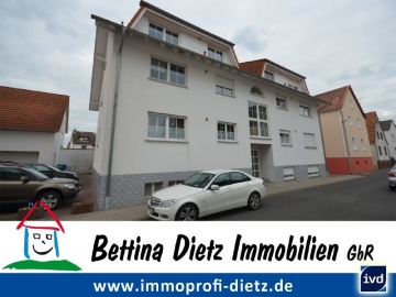 **VERMIETET**DIETZ: 3 Zimmer Dachgeschoss mit Balkon – Einbauküche PKW – Stellplatz Badewanne und Dusche, 64859 Eppertshausen, Dachgeschosswohnung