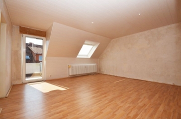 **VERMIETET**DIETZ: Tolle 2,5 Zimmer Dachgeschosswohnung in herrlicher Wohnlage von Nieder-Roden, 63110 Rodgau, Dachgeschosswohnung