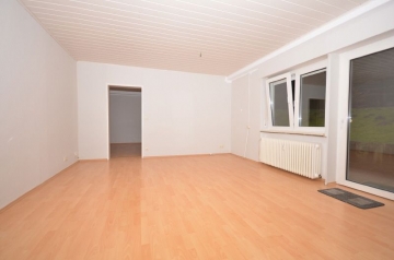 **VERMIETET**DIETZ: SEHR SCHÖNE 2,5 Zimmer Souterrainwohnung mit Terrasse in Waldrandlage Babenhausen OST, 64832 Babenhausen, Souterrainwohnung