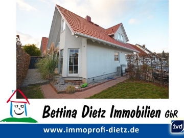 DIETZ: NEU renoviertes, freistehendes Einfamilienhaus in zentraler Lage von Groß-Umstadt, 64823 Groß-Umstadt, Einfamilienhaus