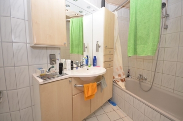 **VERMIETET**DIETZ: 3-4 Zimmer Maisonette-Wohnung in zentraler Lage inklusive Tiefgaragenstellplatz, 64846 Groß Zimmern, Maisonettewohnung