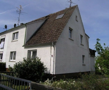 *Verkauft* Solide große Doppelhaushälfte mit tollem Garten
und 2 Garagen in Babenhausen OT, 64832 Babenhausen, Doppelhaushälfte