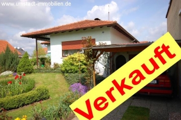 **VERKAUFT**  Immobilienrarität – grün – ruhig – zentral – in Groß Umstadt!!!   Schöner Winkelbungalow mit 2. Bauplatz, 64823 Groß-Umstadt, Einfamilienhaus