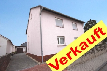 **VERKAUFT**  Freistehendes 2 Familienhaus mit 3 Garagen in ruhiger Lage von Babenhausen, 64832 Babenhausen, Zweifamilienhaus