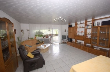 **VERKAUFT**  2 Zi. Wohnung mit Balkon u.T- Garage – gepflegtes Mehrfamilienhaus , ideal für Rentner –, 64832 Babenhausen, Etagenwohnung