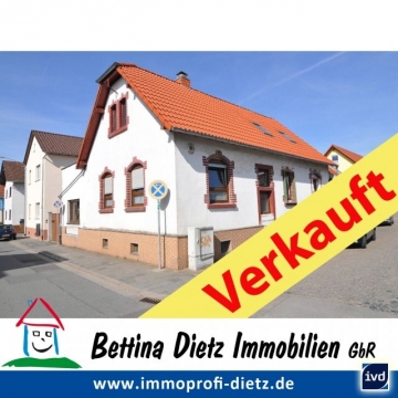 **VERKAUFT**DIETZ: Charmantes modernisiertes Bauernhaus mit  Einliegerwohnung und Nebengebäude!, 64832 Babenhausen, Einfamilienhaus