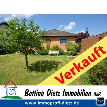 **VERKAUFT**DIETZ: TOP gepflegter Bungalow mit Garage, Garten und 640 m² Grundstück! In Feldrandlage, 64823 Groß Umstadt, Einfamilienhaus