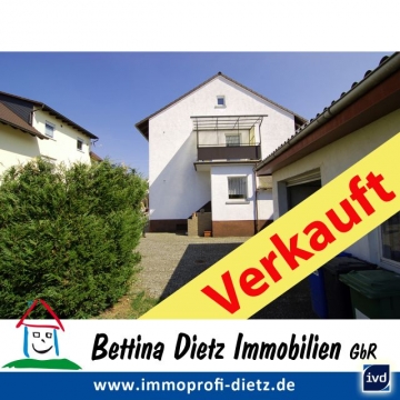 **VERKAUFT**DIETZ: 1-2 Familienhaus mit riesigem 914m² Grundstück und Nebengebäude, 64832 Babenhausen, Zweifamilienhaus