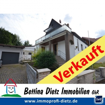 **VERKAUFT**DIETZ: Freistehendes Einfamilienhaus mit 2 Garagen – Photovoltaikanlage – Terrasse und großem OST-Balkon!, 63839 Kleinwallstadt, Einfamilienhaus