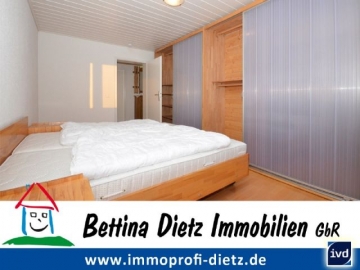 **VERKAUFT**DIETZ: REDUZIERT! SEHR gepflegte und komplett möblierte Wohnung mit Balkon – modernisiertem Wannenbad – Wärmedämmung –, 64832 Babenhausen, Etagenwohnung