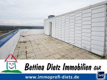 **VERKAUFT**DIETZ: Wohnen auf dem höchsten Punkt von Babenhausen mit Blick von der Dachterrasse!, 64832 Babenhausen, Penthousewohnung