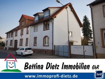 DIETZ: Heimelige Doppelhaushälfte mit Platz für ALLE Familienmitglieder inkl. Garten und Garage!!, 64807 Dieburg, Doppelhaushälfte