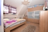 **VERKAUFT**DIETZ: TOP GEPFLEGT und MODERNISIERT 4 Zimmerwohnung mit Sonnenbalkon in Schaafheim-OT - Schlafzimmer 1 von 3