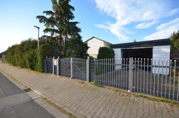 **VERKAUFT**DIETZ: Endlich ein Bungalow in Babenhausen auf schönem Grundstück!!, 64832 Babenhausen, Einfamilienhaus