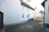 **VERKAUFT**DIETZ: Renovierungsbedürftiges Wohnhaus mit 3 Wohnungen in Mainaschaff 670m² Grundstück - Ansicht Innenhof