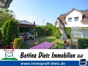 **VERKAUFT**DIETZ: Moderne Doppelhaushälfte mit Garten, Car-Port, Keller und PV-Anlage!, 64832 Babenhausen, Doppelhaushälfte