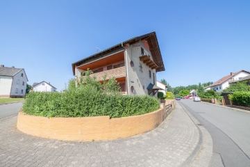 **VERKAUFT**DIETZ: 2-3 Familienhaus – Fast Feldrandlage –, 64850 Schaafheim, Zweifamilienhaus