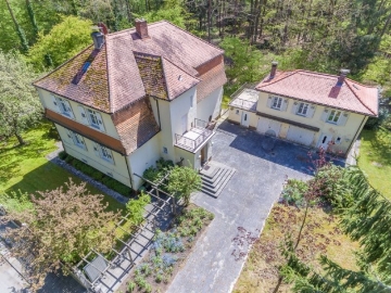 **VERKAUFT**DIETZ: Villa im Wald und am See zu verkaufen! Einmalige Gelegenheit mit Gästehaus!, 64859 Eppertshausen, Einfamilienhaus