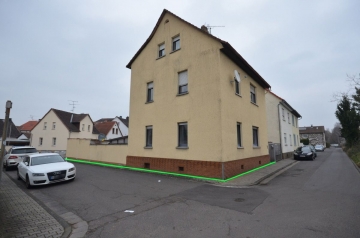 **VERKAUFT**DIETZ: Freistehendes Zweifamilienhaus mit Doppelgarage und Innenhof in Babenhausen, 64832 Babenhausen, Zweifamilienhaus