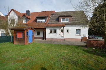 **VERKAUFT**DIETZ: 1-2 Familienhaus mit Garten im Babenhäuser Ortsteil Langstadt zu verkaufen!, 64832 Babenhausen, Zweifamilienhaus